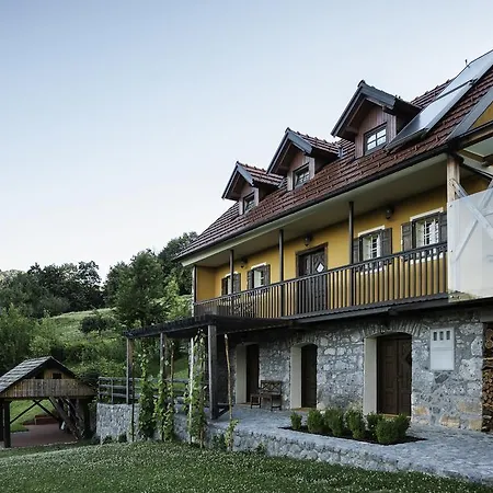 Family House Kalska Domacija Gostinjska kuća Semic